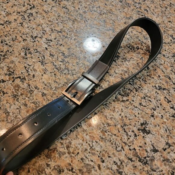 Guess reversible belt imitation leather size 30-32 size small - Picture 2 of 4